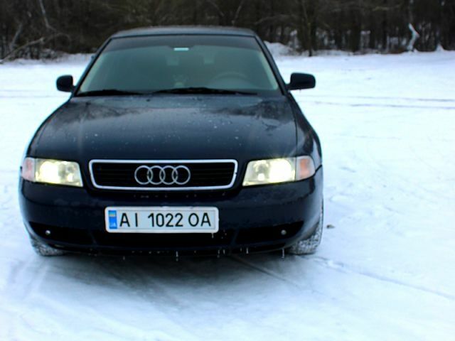Синий Ауди А4, объемом двигателя 1.9 л и пробегом 440 тыс. км за 4000 $, фото 1 на Automoto.ua