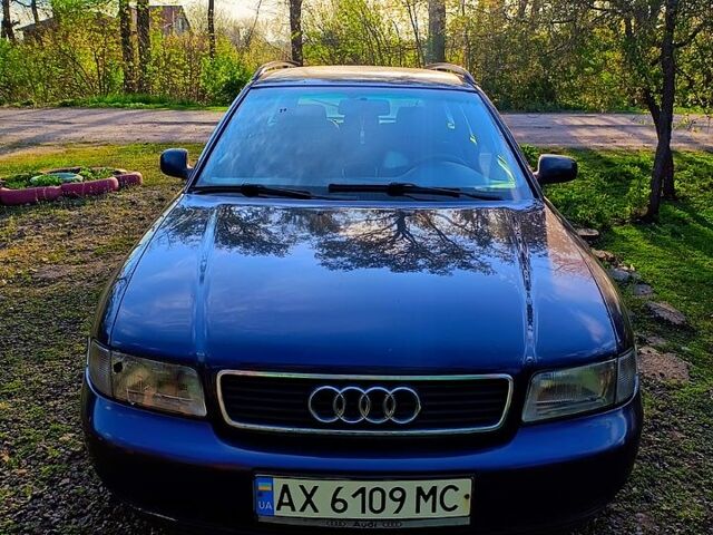 Синій Ауді А4, об'ємом двигуна 1.8 л та пробігом 393 тис. км за 3000 $, фото 1 на Automoto.ua