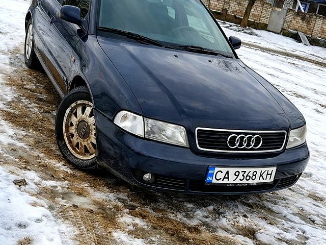 Синій Ауді А4, об'ємом двигуна 1.9 л та пробігом 200 тис. км за 3500 $, фото 1 на Automoto.ua