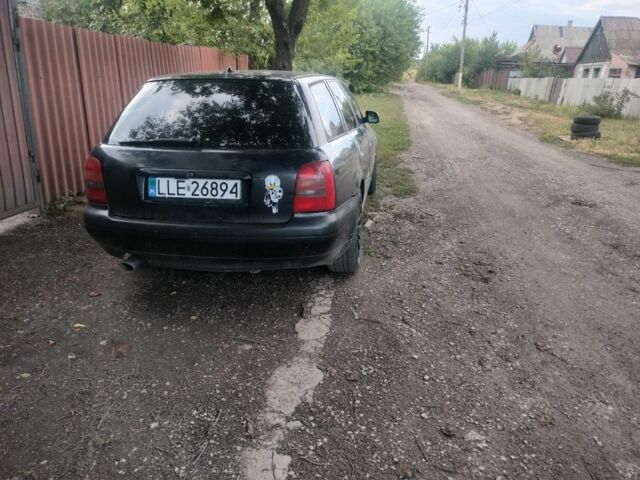 Синій Ауді А4, об'ємом двигуна 1.8 л та пробігом 320 тис. км за 1800 $, фото 1 на Automoto.ua