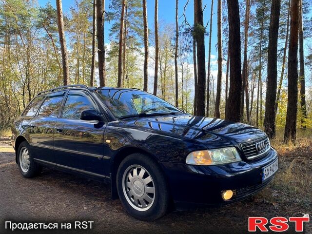 Синий Ауди А4, объемом двигателя 1.8 л и пробегом 300 тыс. км за 3600 $, фото 1 на Automoto.ua