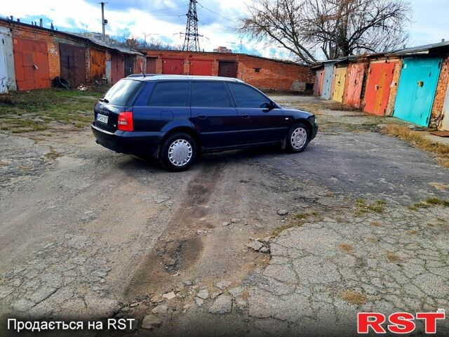 Синий Ауди А4, объемом двигателя 1.6 л и пробегом 320 тыс. км за 4100 $, фото 1 на Automoto.ua