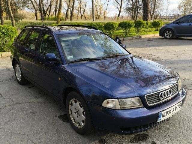 Синий Ауди А4, объемом двигателя 1.9 л и пробегом 400 тыс. км за 2000 $, фото 1 на Automoto.ua