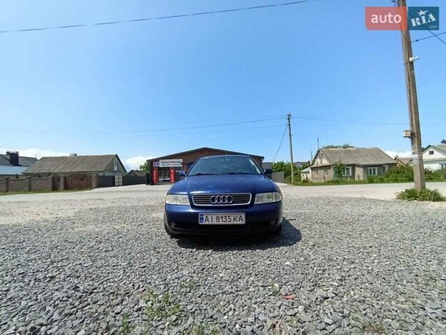 Синій Ауді А4, об'ємом двигуна 1.6 л та пробігом 400 тис. км за 3300 $, фото 1 на Automoto.ua