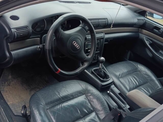 Синій Ауді А4, об'ємом двигуна 2.5 л та пробігом 260 тис. км за 3300 $, фото 1 на Automoto.ua