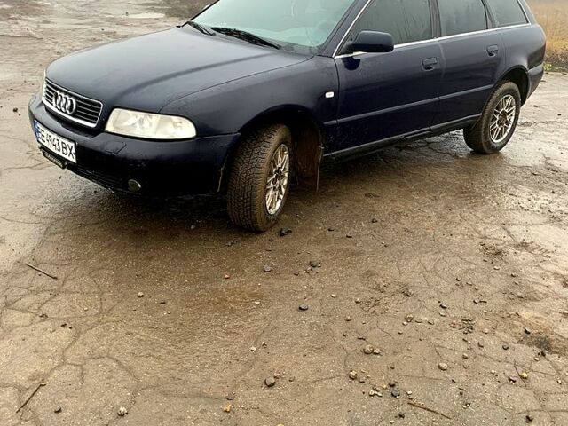 Синий Ауди А4, объемом двигателя 2.5 л и пробегом 130 тыс. км за 3000 $, фото 1 на Automoto.ua