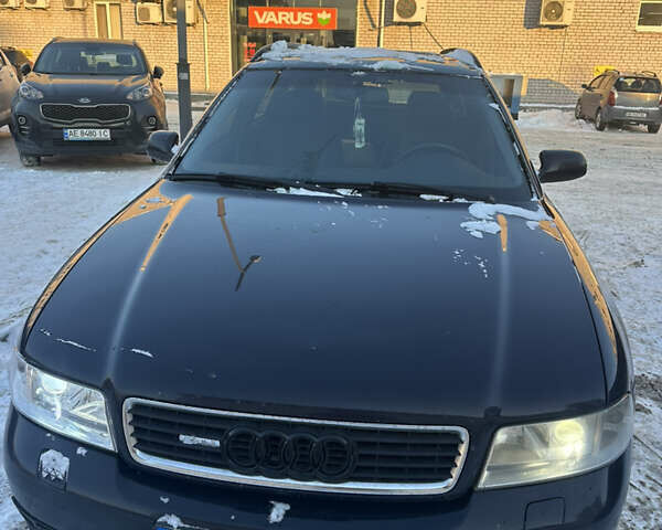 Синий Ауди А4, объемом двигателя 2.5 л и пробегом 482 тыс. км за 3400 $, фото 1 на Automoto.ua