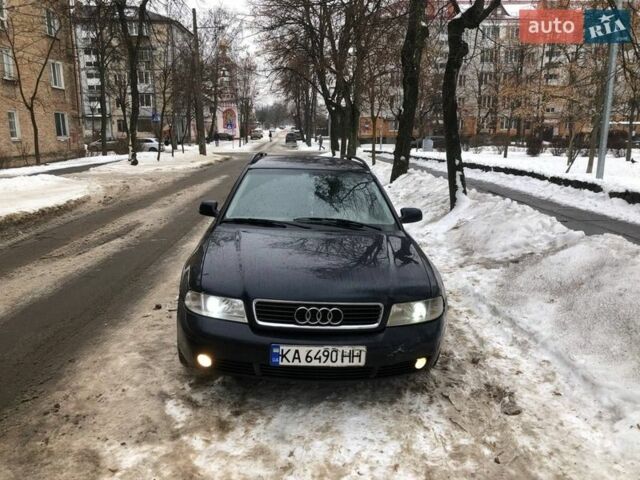 Синій Ауді А4, об'ємом двигуна 1.8 л та пробігом 275 тис. км за 3000 $, фото 1 на Automoto.ua