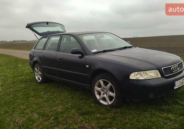 Синий Ауди А4, объемом двигателя 1.8 л и пробегом 400 тыс. км за 2500 $, фото 1 на Automoto.ua