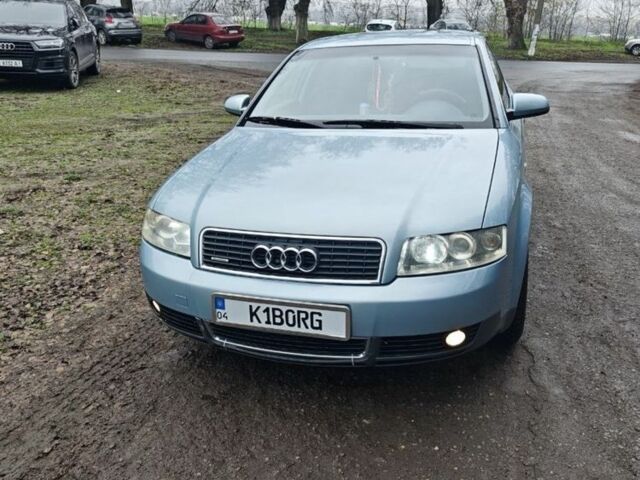 Синий Ауди А4, объемом двигателя 2 л и пробегом 290 тыс. км за 4700 $, фото 1 на Automoto.ua