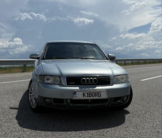 Синий Ауди А4, объемом двигателя 2 л и пробегом 290 тыс. км за 4000 $, фото 1 на Automoto.ua