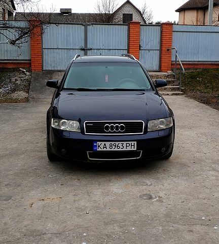 Синий Ауди А4, объемом двигателя 2.5 л и пробегом 280 тыс. км за 3800 $, фото 1 на Automoto.ua