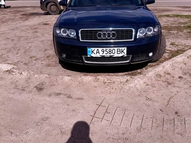Синий Ауди А4, объемом двигателя 2 л и пробегом 300 тыс. км за 4300 $, фото 1 на Automoto.ua