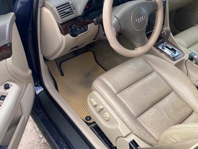 Синій Ауді А4, об'ємом двигуна 1.8 л та пробігом 341 тис. км за 4043 $, фото 1 на Automoto.ua