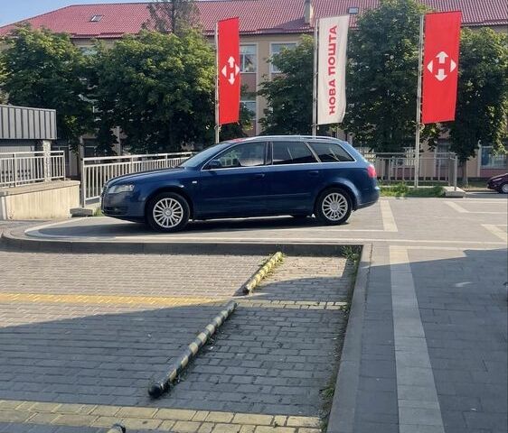 Синий Ауди А4, объемом двигателя 0 л и пробегом 400 тыс. км за 5206 $, фото 1 на Automoto.ua