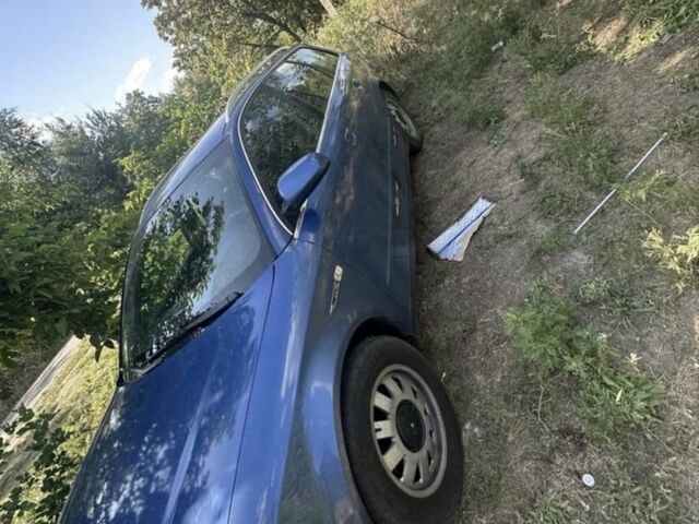 Синий Ауди А4, объемом двигателя 1.9 л и пробегом 363 тыс. км за 2102 $, фото 1 на Automoto.ua
