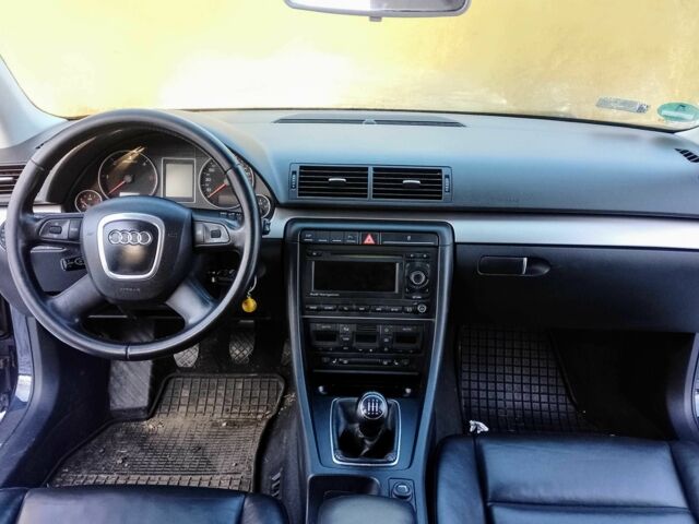 Синий Ауди А4, объемом двигателя 2 л и пробегом 265 тыс. км за 2000 $, фото 1 на Automoto.ua