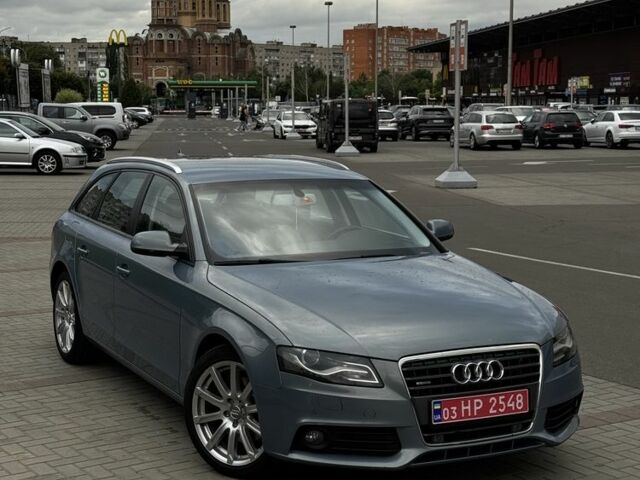 Синий Ауди А4, объемом двигателя 2 л и пробегом 215 тыс. км за 9300 $, фото 1 на Automoto.ua