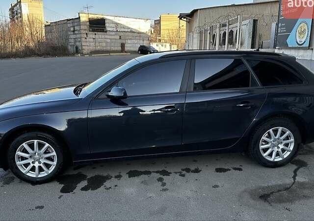 Синий Ауди А4, объемом двигателя 2 л и пробегом 267 тыс. км за 11800 $, фото 1 на Automoto.ua