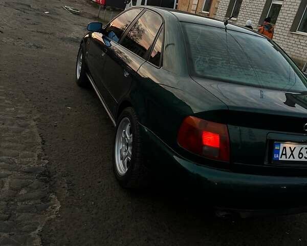 Зеленый Ауди А4, объемом двигателя 1.8 л и пробегом 350 тыс. км за 4000 $, фото 1 на Automoto.ua