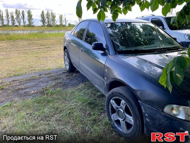Зеленый Ауди А4, объемом двигателя 1.8 л и пробегом 480 тыс. км за 2500 $, фото 1 на Automoto.ua