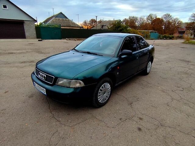 Зеленый Ауди А4, объемом двигателя 1.8 л и пробегом 320 тыс. км за 3600 $, фото 1 на Automoto.ua