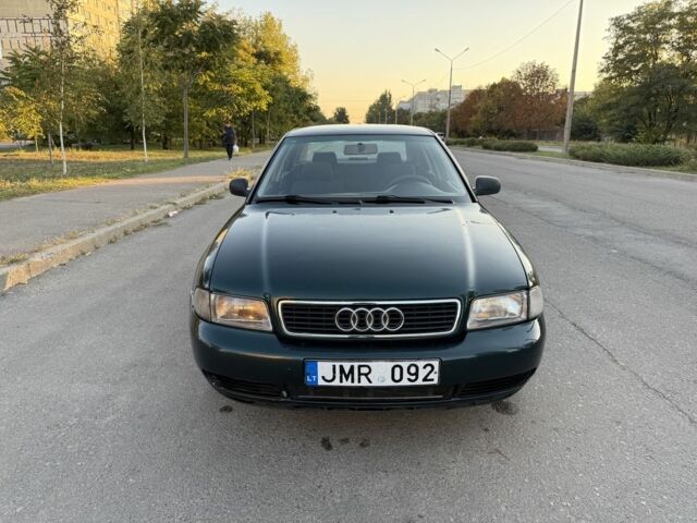 Зелений Ауді А4, об'ємом двигуна 1.8 л та пробігом 300 тис. км за 1400 $, фото 1 на Automoto.ua