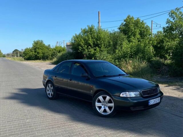 Зелений Ауді А4, об'ємом двигуна 1.8 л та пробігом 340 тис. км за 3100 $, фото 1 на Automoto.ua