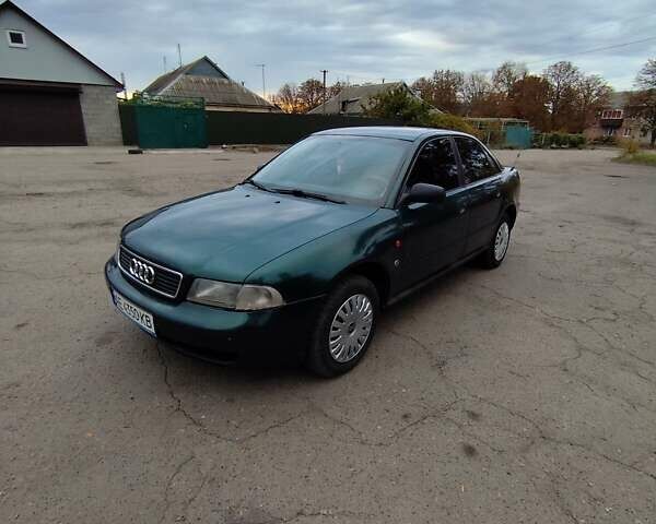 Ауди А4 1996 в Софиевке на Automoto.ua Зеленый Ауди А4, объемом двигателя 1.8 л и пробегом 320 тыс. км за 3600 $, фото 1 на Automoto.ua