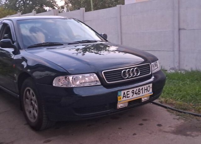 Зеленый Ауди А4, объемом двигателя 1.9 л и пробегом 290 тыс. км за 5200 $, фото 1 на Automoto.ua