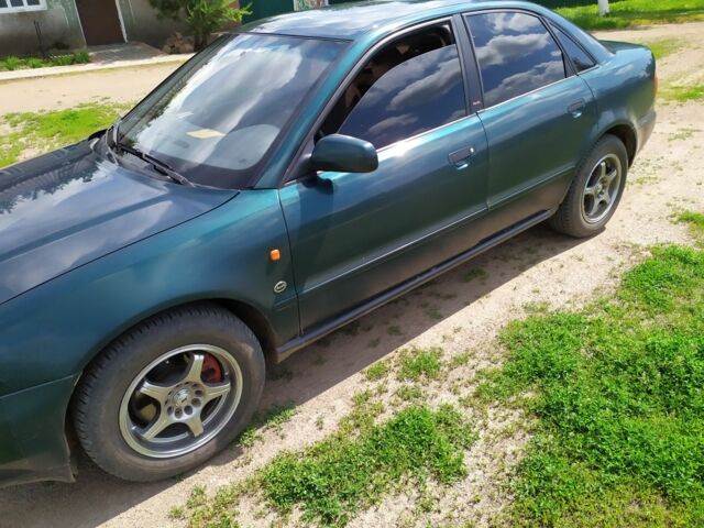 Зеленый Ауди А4, объемом двигателя 1.8 л и пробегом 385 тыс. км за 3600 $, фото 1 на Automoto.ua