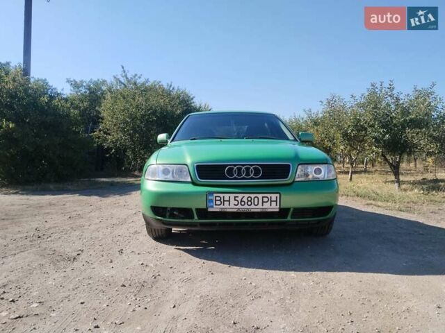 Зеленый Ауди А4, объемом двигателя 1.6 л и пробегом 355 тыс. км за 3700 $, фото 1 на Automoto.ua
