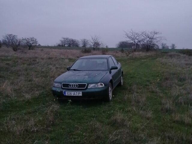 Зеленый Ауди А4, объемом двигателя 0 л и пробегом 300 тыс. км за 1000 $, фото 1 на Automoto.ua