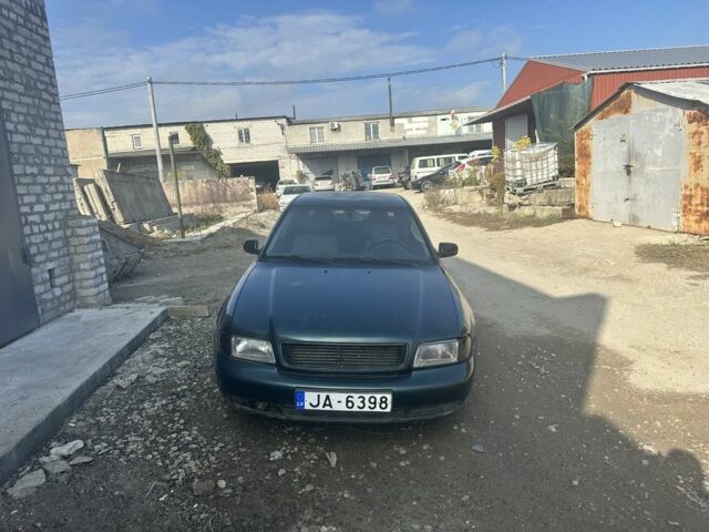 Ауді А4 2001 у Дніпро (Дніпропетровську) на Automoto.ua Зелений Ауді А4, об'ємом двигуна 0 л та пробігом 340 тис. км за 1300 $, фото 1 на Automoto.ua