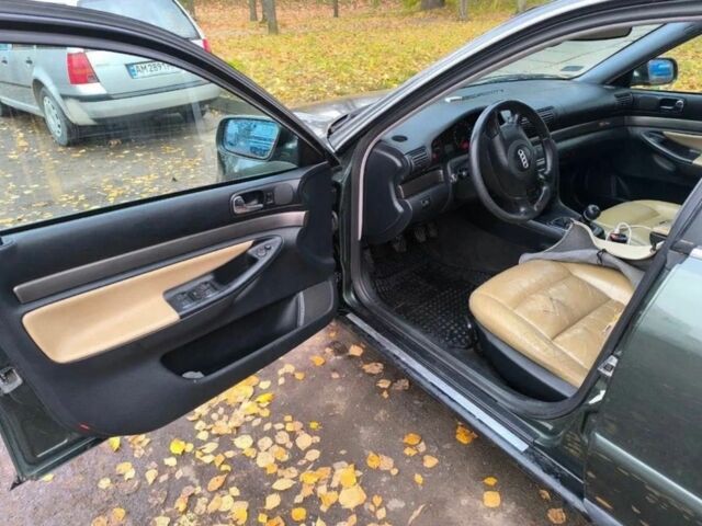 Зелений Ауді А4, об'ємом двигуна 1.9 л та пробігом 300 тис. км за 2500 $, фото 1 на Automoto.ua