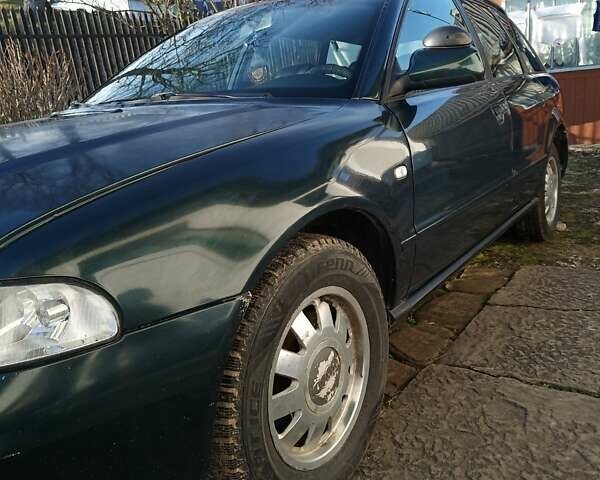 Зелений Ауді А4, об'ємом двигуна 1.9 л та пробігом 252 тис. км за 2800 $, фото 1 на Automoto.ua