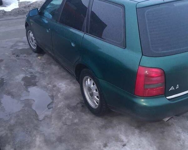 Зеленый Ауди А4, объемом двигателя 1.8 л и пробегом 370 тыс. км за 2500 $, фото 1 на Automoto.ua