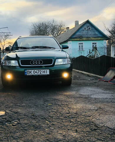 Зеленый Ауди А4, объемом двигателя 1.6 л и пробегом 300 тыс. км за 4100 $, фото 1 на Automoto.ua