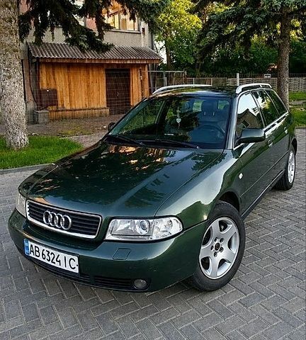 Зеленый Ауди А4, объемом двигателя 1.9 л и пробегом 293 тыс. км за 3799 $, фото 1 на Automoto.ua