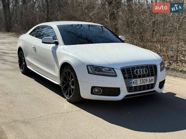 Белый Ауди А5, объемом двигателя 1.8 л и пробегом 267 тыс. км за 9500 $, фото 1 на Automoto.ua