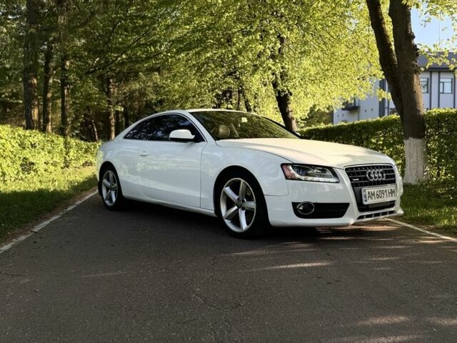 Белый Ауди А5, объемом двигателя 2 л и пробегом 300 тыс. км за 10537 $, фото 1 на Automoto.ua