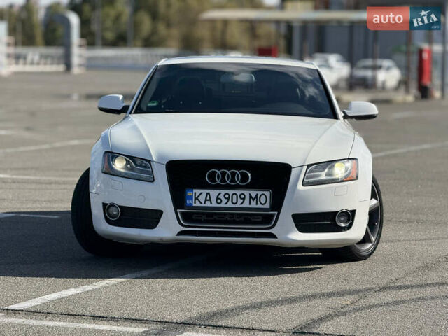 Белый Ауди А5, объемом двигателя 1.98 л и пробегом 218 тыс. км за 9990 $, фото 1 на Automoto.ua