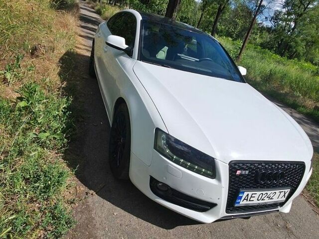 Белый Ауди А5, объемом двигателя 1.98 л и пробегом 167 тыс. км за 9000 $, фото 1 на Automoto.ua