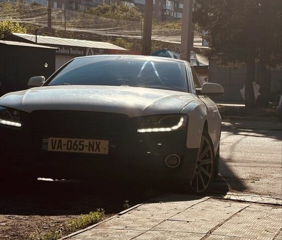 Білий Ауді A5, об'ємом двигуна 2 л та пробігом 227 тис. км за 7000 $, фото 1 на Automoto.ua