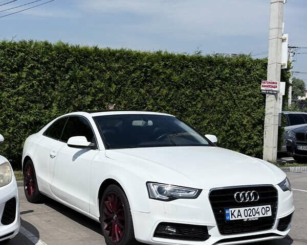 Белый Ауди А5, объемом двигателя 2 л и пробегом 200 тыс. км за 10500 $, фото 1 на Automoto.ua