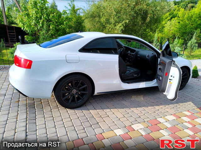 Білий Ауді A5, об'ємом двигуна 2 л та пробігом 210 тис. км за 12000 $, фото 1 на Automoto.ua