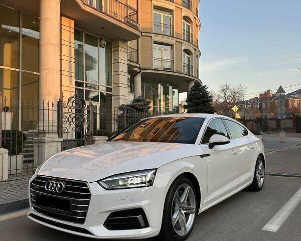 Белый Ауди А5, объемом двигателя 1.98 л и пробегом 106 тыс. км за 32700 $, фото 1 на Automoto.ua