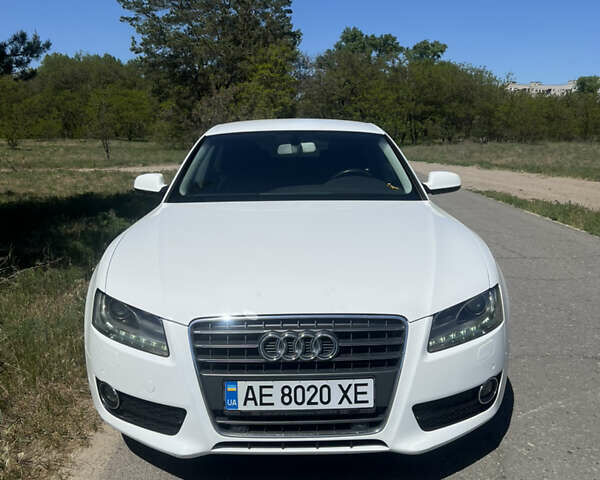 Ауди А5 2011 в Днепре (Днепропетровске) на Automoto.ua Белый Ауди А5, объемом двигателя 2 л и пробегом 144 тыс. км за 12000 $, фото 1 на Automoto.ua