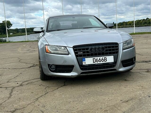 Серый Ауди А5, объемом двигателя 2 л и пробегом 300 тыс. км за 10200 $, фото 1 на Automoto.ua