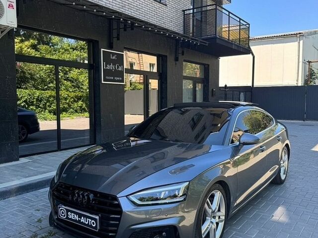 Сірий Ауді A5, об'ємом двигуна 2 л та пробігом 218 тис. км за 19999 $, фото 1 на Automoto.ua
